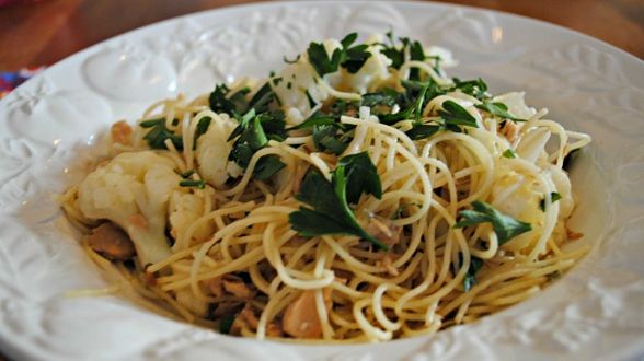 Spaghetti with Cauliflower and Tuna