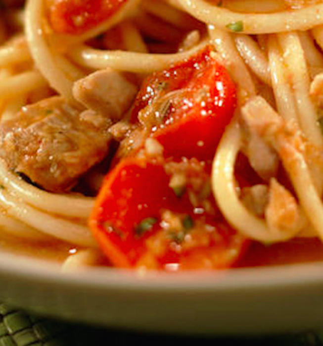 Spaghetti with tuna and cherry tomatoes