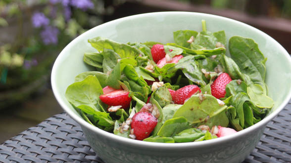 Spinach Salad with Strawberries and Basil