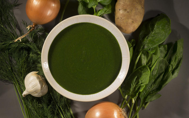 Spinach soup with basil and dill