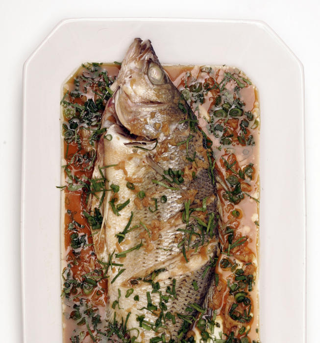 Steamed fish (Jing yue)