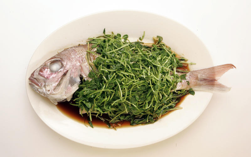 Steamed fish with pea shoots