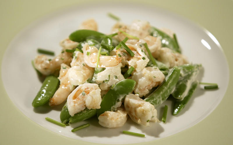 Sugar snap peas and shrimp with chive mayonnaise