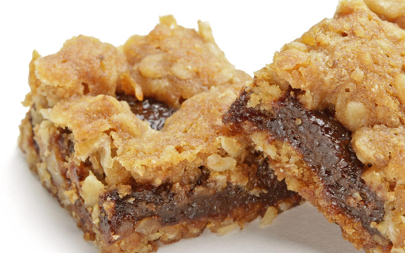 Sweet tart oat nut bars