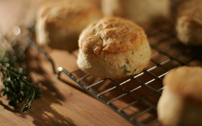 Thyme-cheese scones