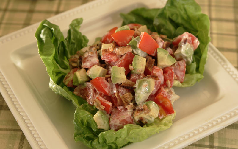 Tomato-bacon-avocado salad