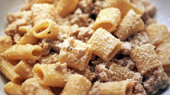 Turkey or Chicken Sausage with Rigatoni in Roasted Garlic and Caramelized Onion Sauce