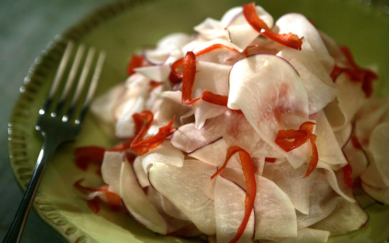 Turnip and red pepper salad