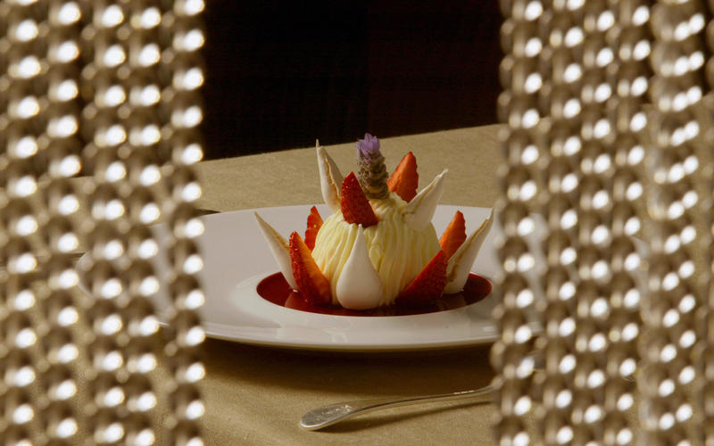 Vacherin glace with lavender ice cream