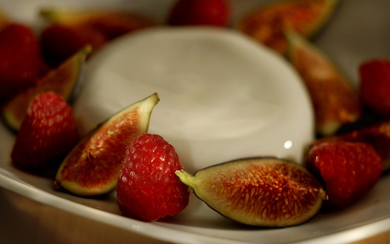 Vanilla panna cotta with seasonal fruit