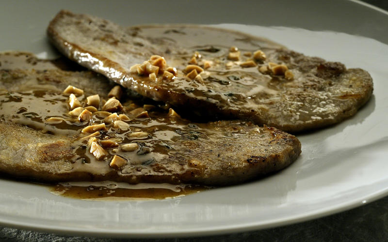 Veal with Marcona almonds