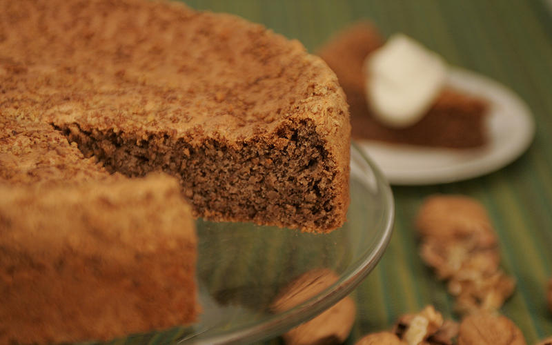 Walnut cake