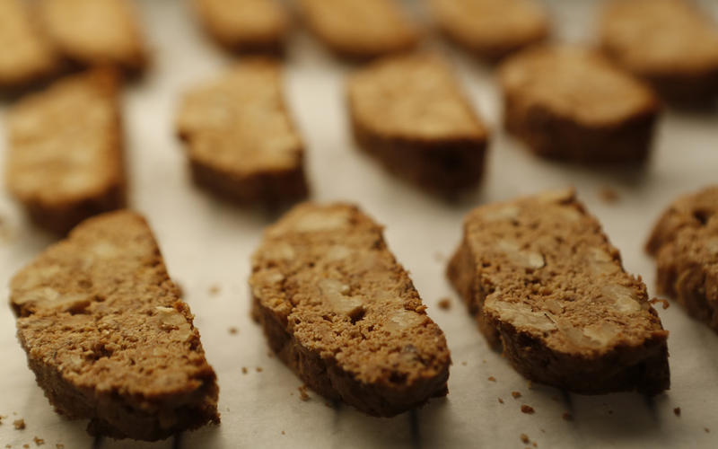 Walnut spelt biscotti with olive oil
