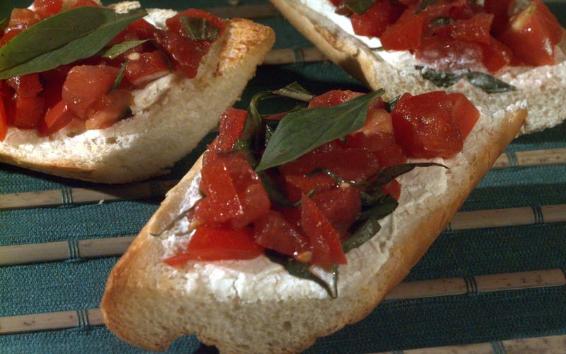 Warm Goat Cheese Bread With Tomatoes and Basil