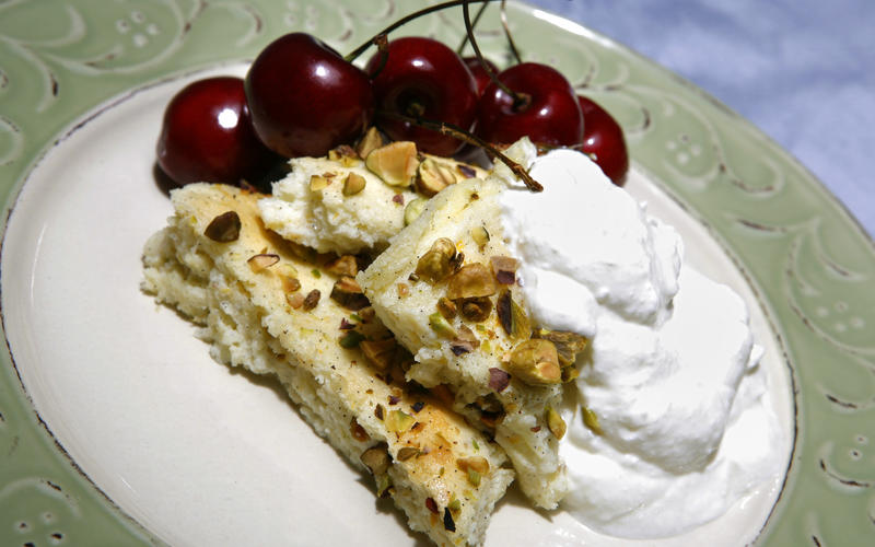 Yogurt cake with pistachios