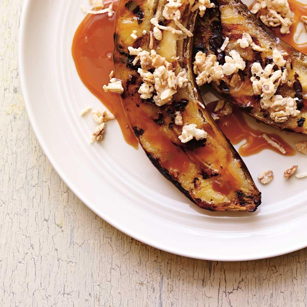Grilled Banana with Coconut Crumble