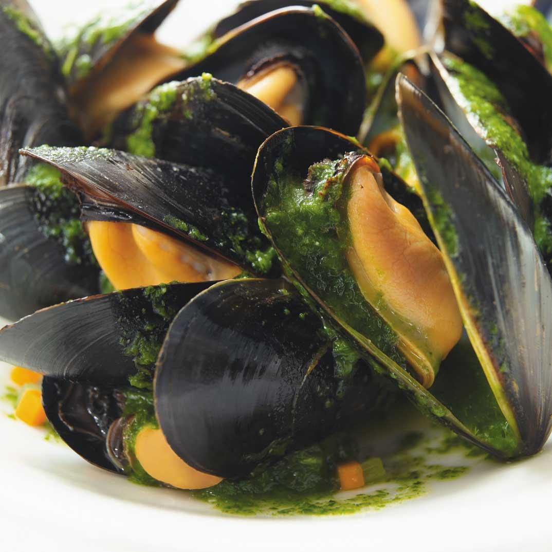Mussels with Parsley Juice