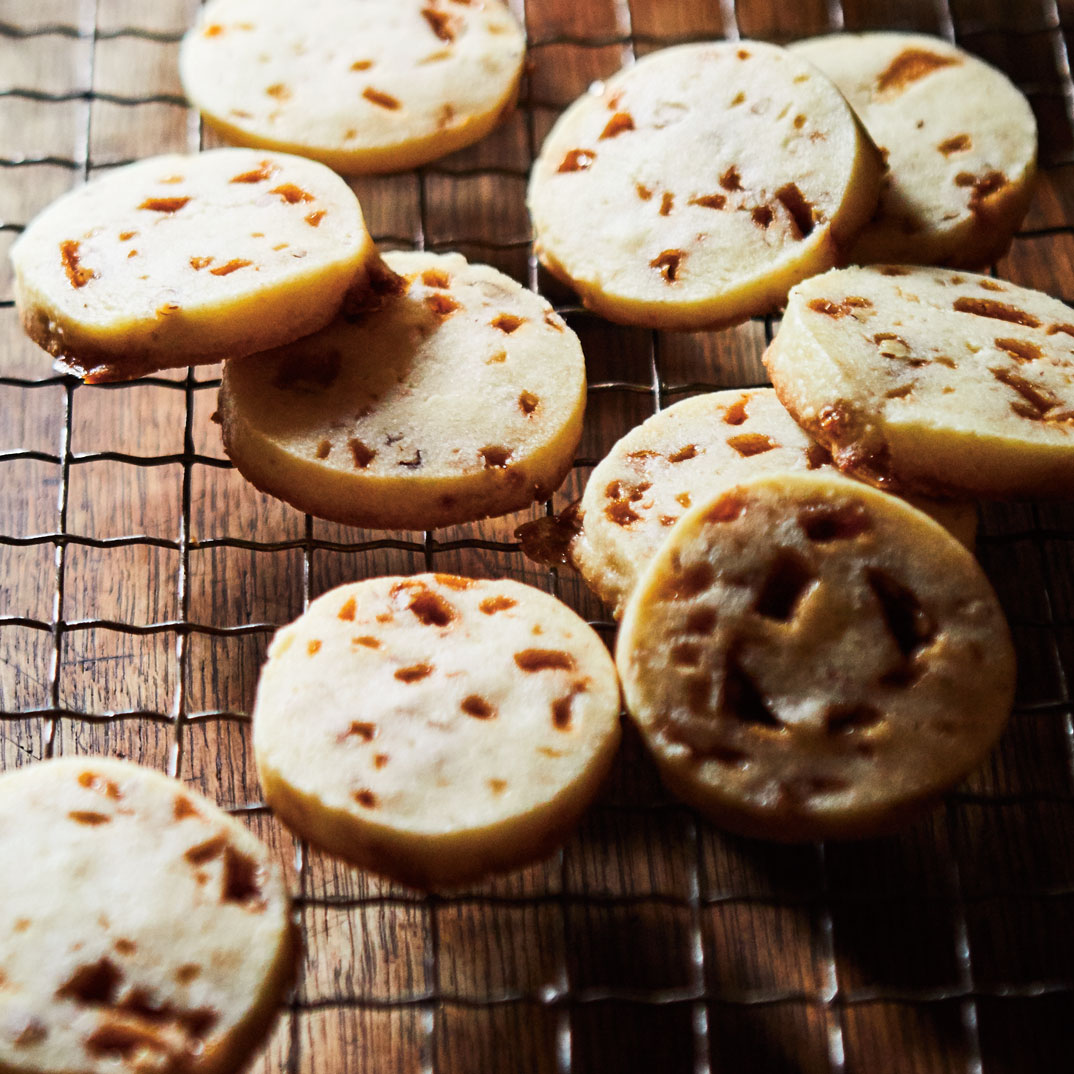 Salted Caramel and Pecan Shortbread Cookies